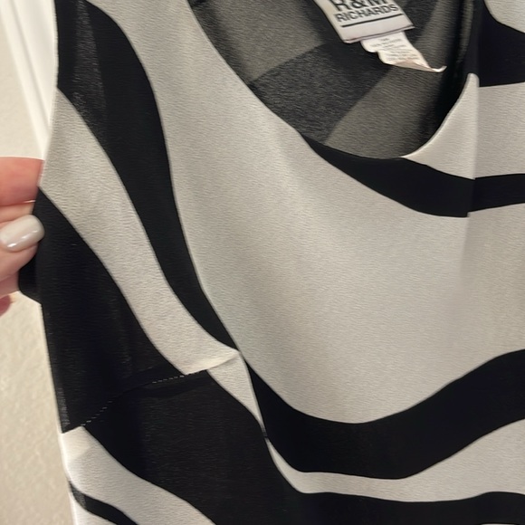 Light weight lined top - Picture 3 of 8